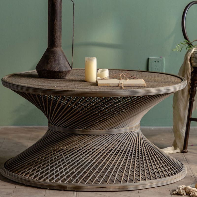 リビングルーム用の丸い熟成フレームベースを備えたフランスのカントリースタイルのサイドテーブル