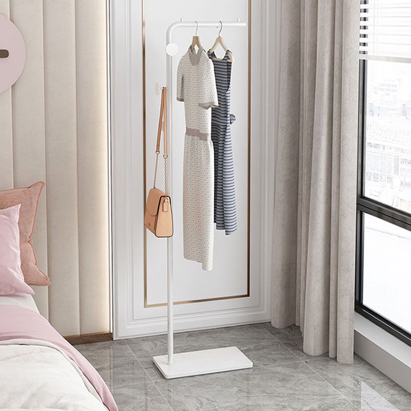 Moderne Metallhalle stehen frei von Hängsschienen und Haken