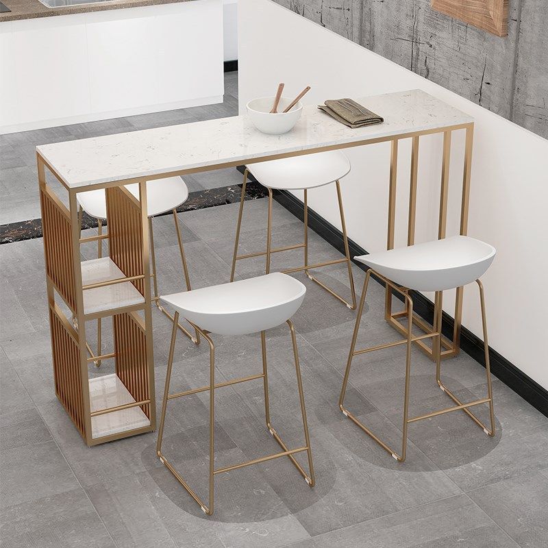 Glamour-Barthekentisch aus Kunstmarmor. Rechteckiger Barthekentisch mit Metallbeinen