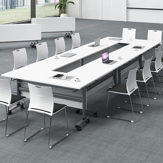 Bureau de bureau en bois moderne avec roues lance-roues avec un bureau d'écriture rectangulaire pour le bureau