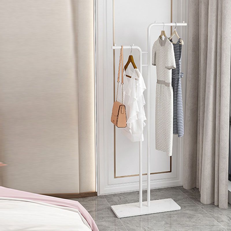 Moderne Metallhalle stehen frei von Hängsschienen und Haken