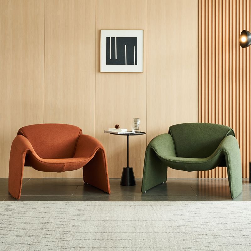 Contemporary 31.49 "sedia a spugna di spugna fissata di colore solido.