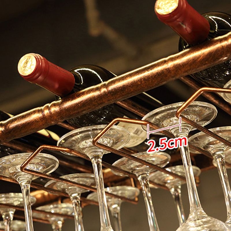 Bottiglia di vino sospesa in metallo e portabicchiere vetro in vetro industriale in nero e ottone