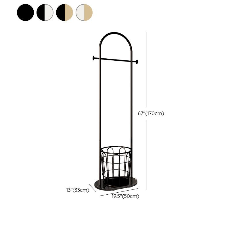 Zeitgenössischer Kleiderbügel mit marktorientiertem Metall -Rack mit Marmorboden