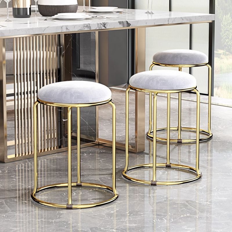 現代のプーフオットマンファブリック布張り金属フレームラウンドオットマン