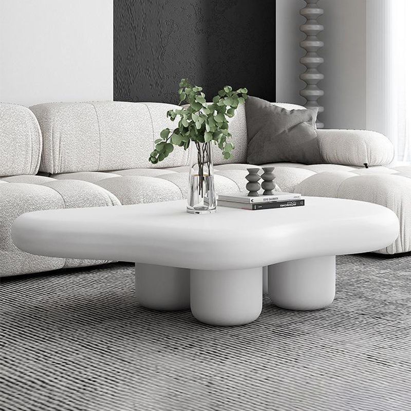 Nordischer wolkenförmiger Couchtisch aus Massivholz mit 4 Beinen