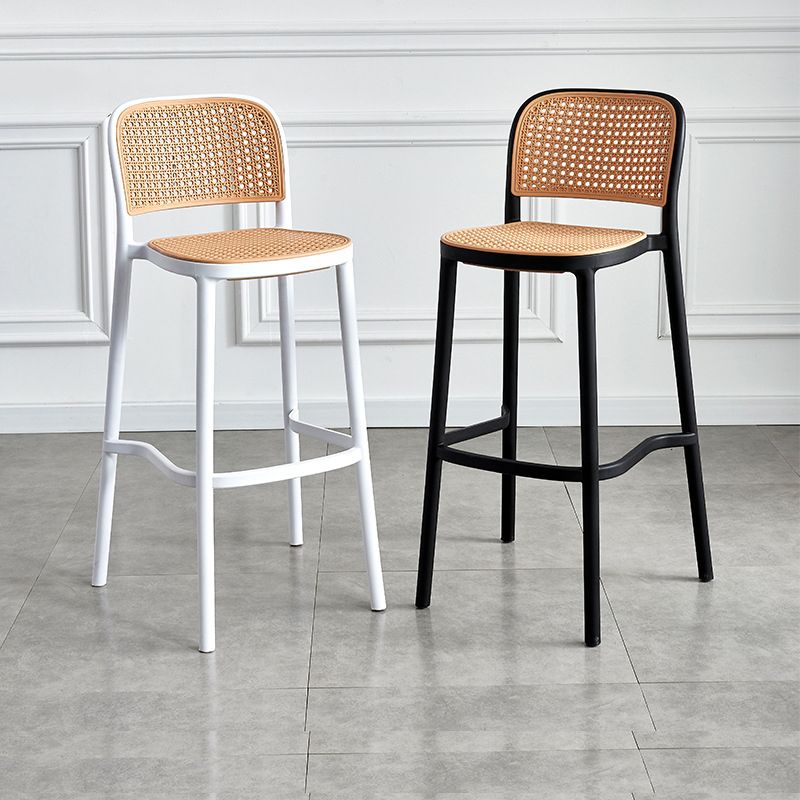 Sgabello moderno con poggiapiedi quadrato Sgabello in rattan di plastica in bianco e nero