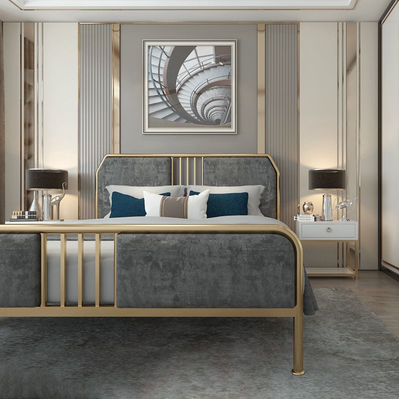 43,3 "graues gepolstertes Bett mit Kopfteil mit niedrigem Metallbett mit Kopfteil.