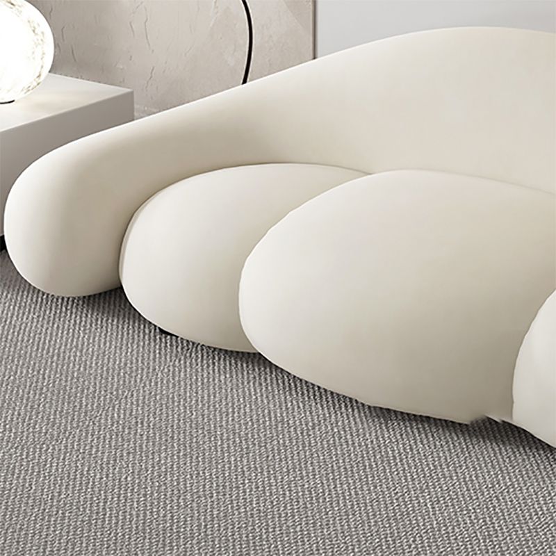 現代的な白い座席クッションリビングルームの湾曲したセッティー