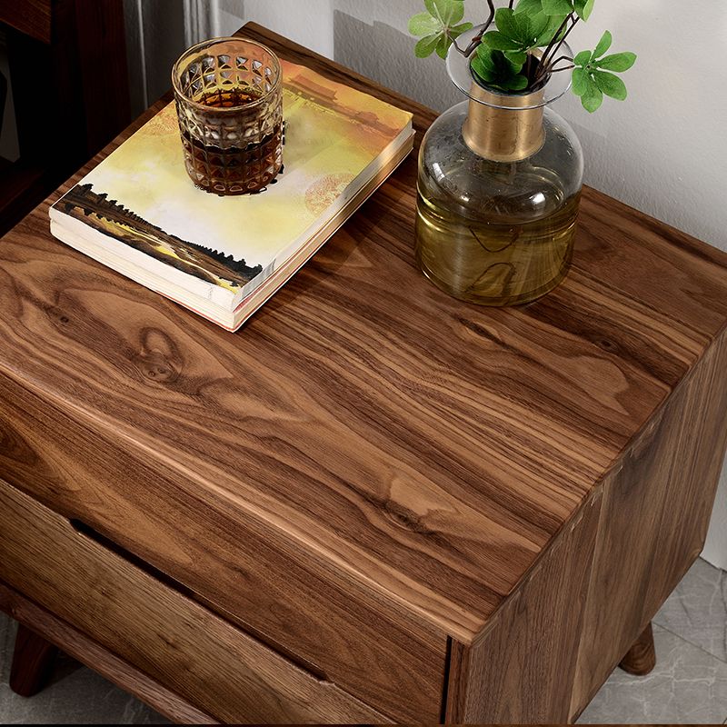 I cassetti moderni della metà del secolo includevano un comodino di accento di alto livello 20 'con le gambe