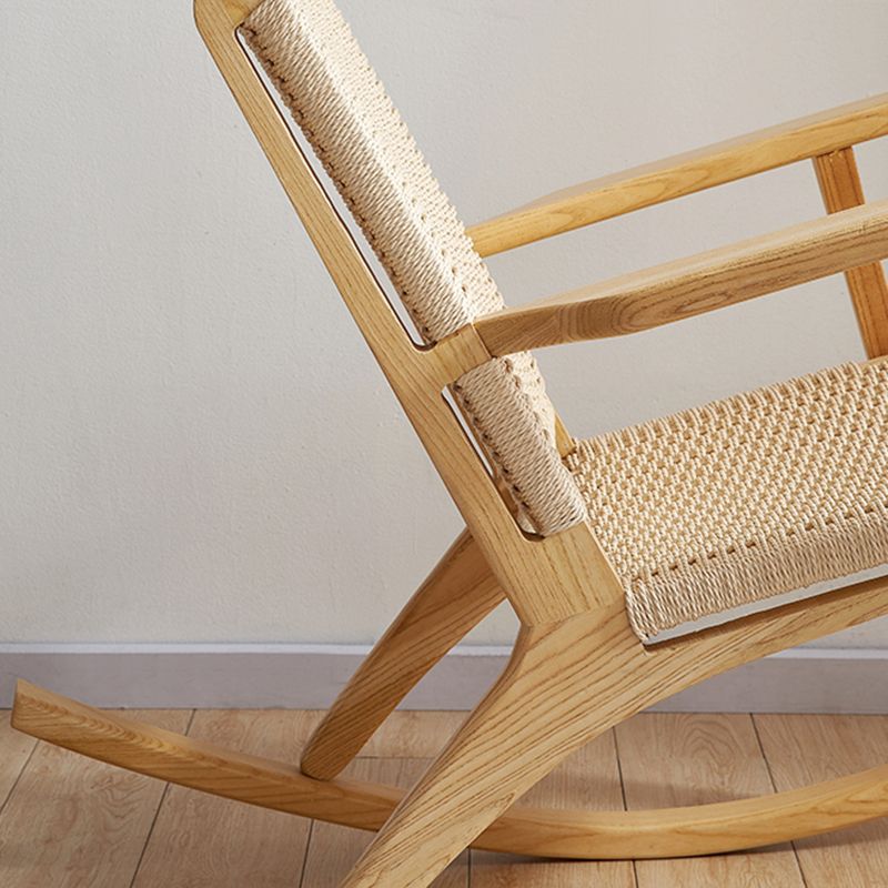 Traditionele schommelstoel vast houten frame vleugel stoel terug binnen schommelstoel