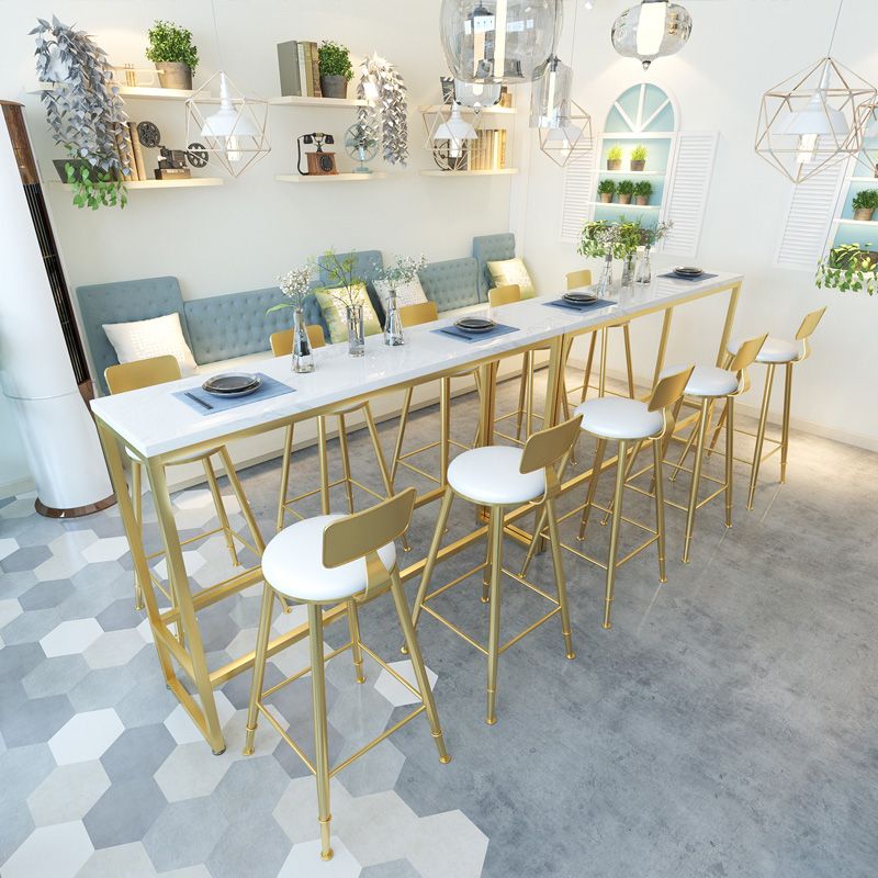 Tavolo da pranzo a barre di pietra glam rettangolo bar con cavalletto per il balcone del negozio di tè al latte