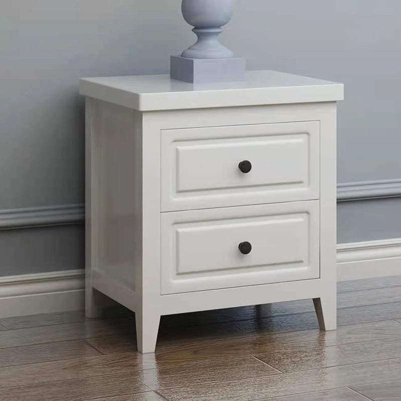 Cajón de almacenamiento de la mesa nocturna de roble tradicional con las piernas