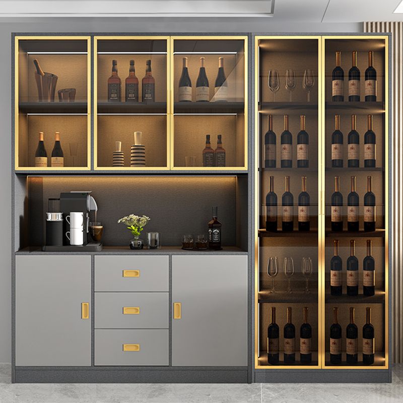 保管棚付きの現代的な自立型の木製ワインボトルホルダー