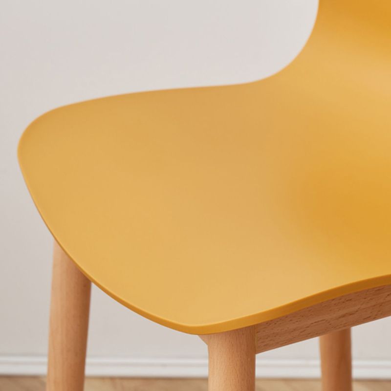 Tabouret de bar en plastique bas du style bas du style bas avec jambe en bois