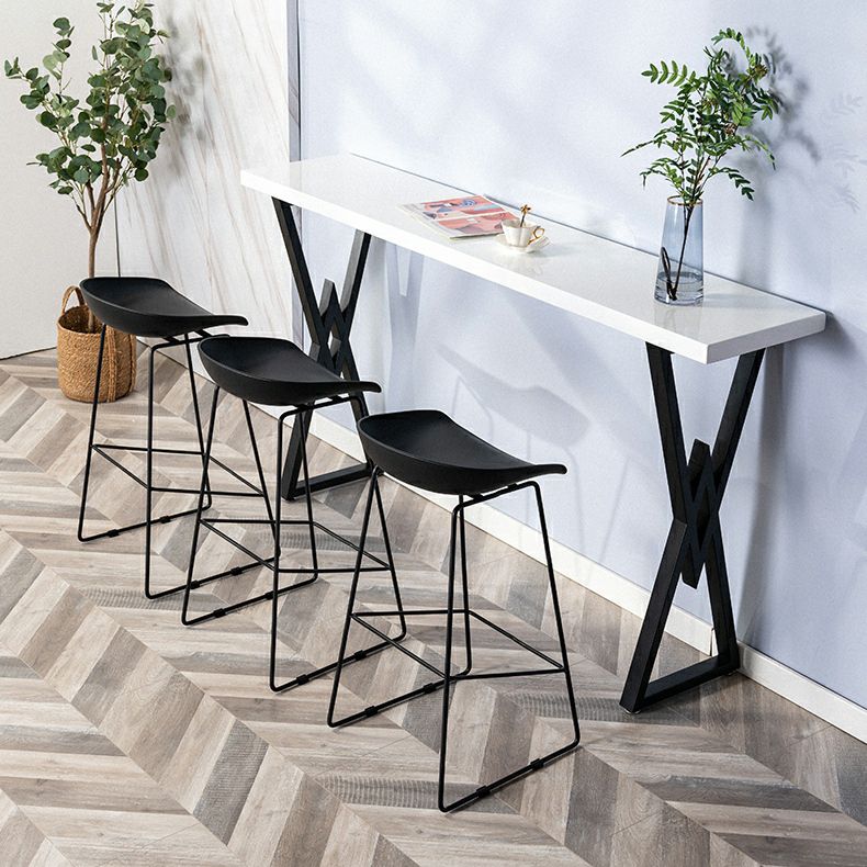 Tavolo da bar in legno in solido bianco tavolo da bistrot industriale con telaio in metallo nero