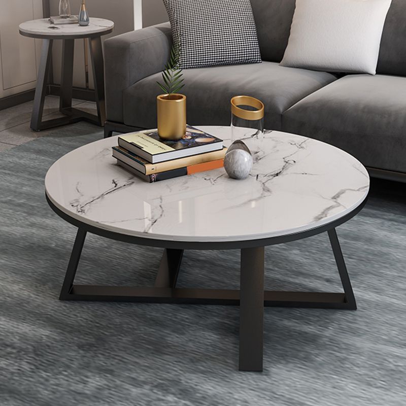 Mesa de café redonda de estilo glamorante con base cruzada de hierro y tapa blanca