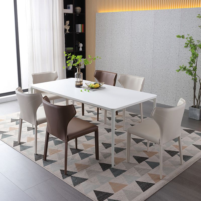 現代的なサイドチェアソリッドバックフェイクレザーダイニングルーム屋内の椅子