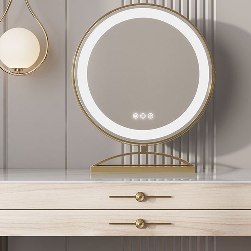 Hedendaagse make -up aan de marmeren dressoir met opbergladen voor slaapkamer