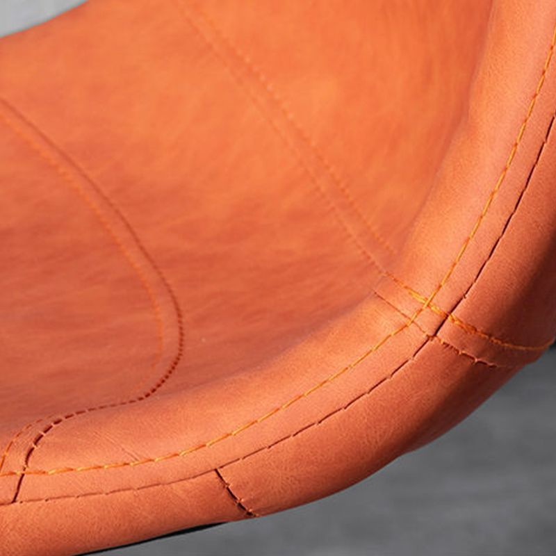 Scandinave Metal Barstool Adjustable Back Back Faux Tox Barstools en finition mate