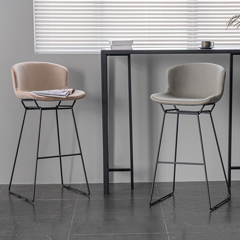 Tabouret de comptoir sans arme de dos moderne tabouret de fer avec base de métal noir
