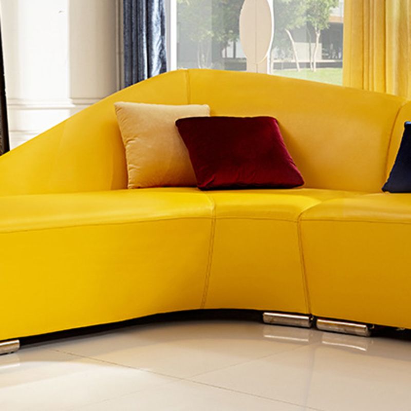 Eigentijdse hellende arm zit lederen bank voor woonkamer