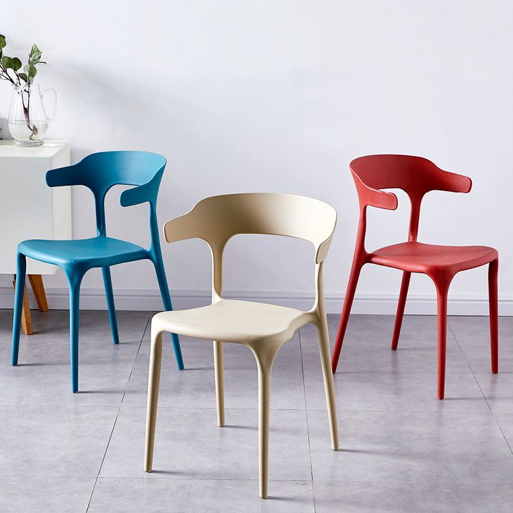 Zeitgenössischer Indoor-Außen-Plastik Open Back Stapel Dining Side Stuhl
