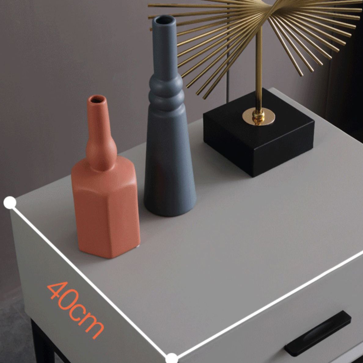 Comodino moderno di accento comodino in legno massiccio con gambe