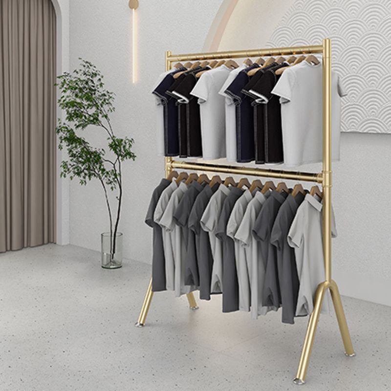 Eigentijdse hal staande hangende rails en castors metaal ingelijste jashanger