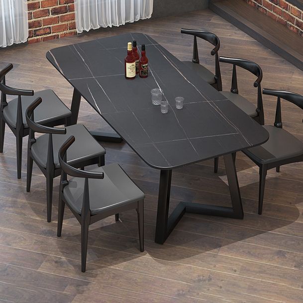 Mesa de comedor rectangular industrial de piedra sinterizada negra con base de metal