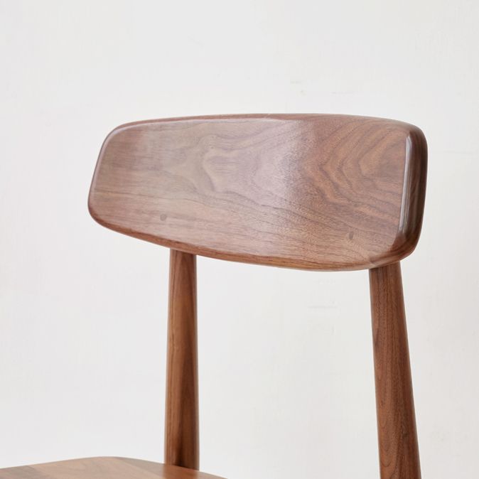 Binnen eigentijdse massief hout open rug armloze eetkamerstoel