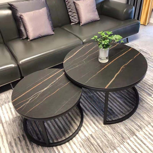 Tavolino moderno di nidificazione rotonda con base di telaio in acciaio in nero