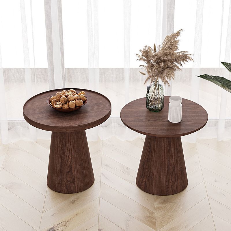 スカンジナビアの茶色のテーブルラウンドペデスタルソリッドウッドエンドテーブル