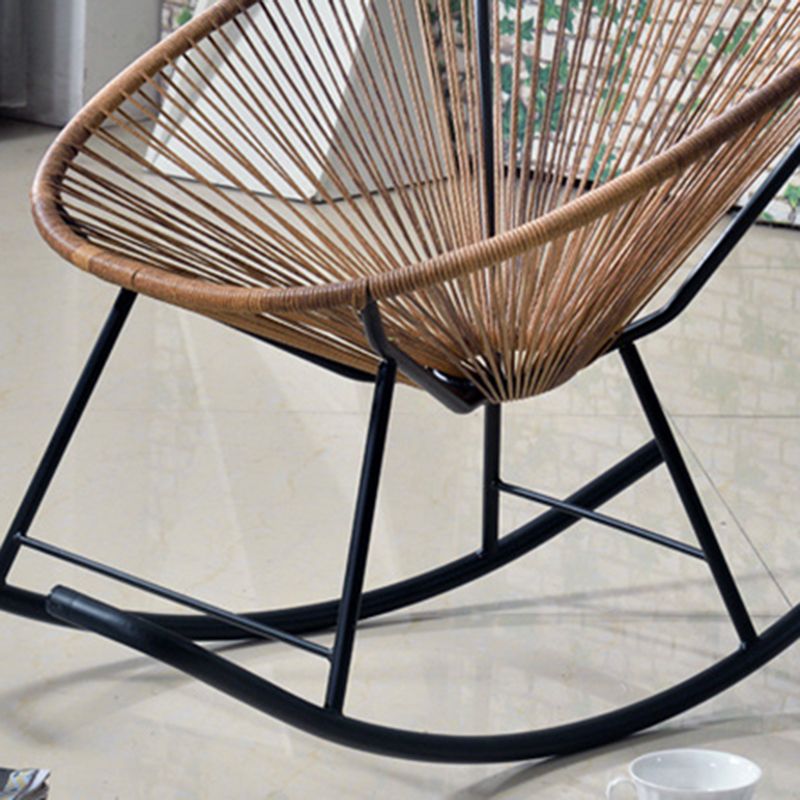 現代の怠zyなシングルロッキングチェアブレイクのためのラタンロッキングチェア