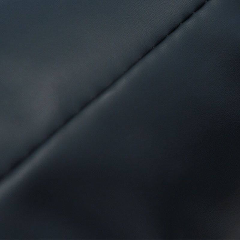 モダニズムフェイクレザーソファタキシードアームソファと木目アクセント