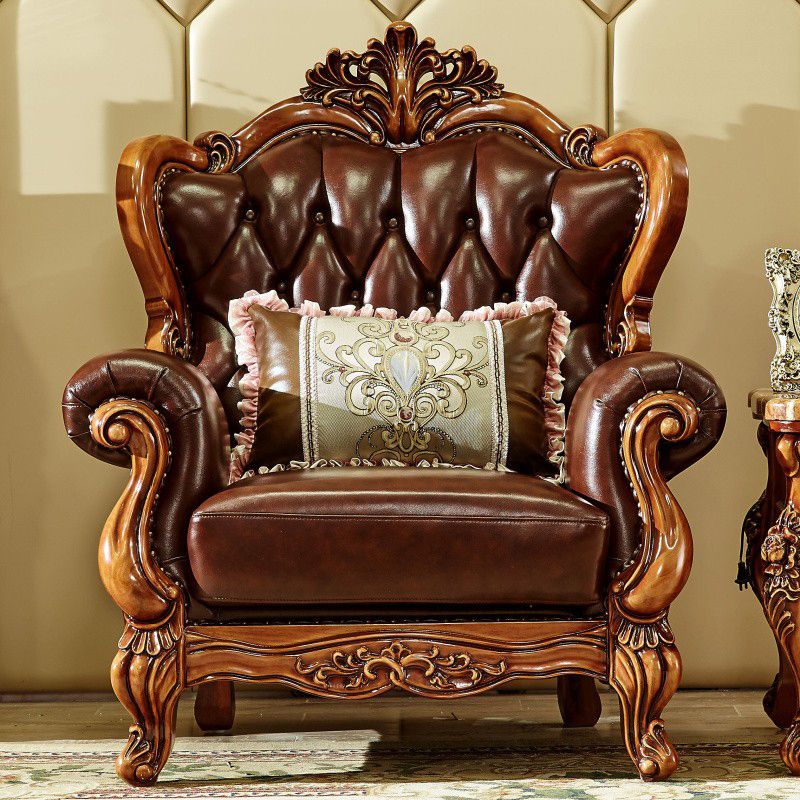 Sofá de brazo acampanado con asiento dividido tradicional con mechones adornados con almohadas en marrón