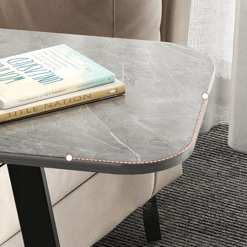 Soggiorno modernistico geometrico a doppio livello con tavola laterale del piedistallo