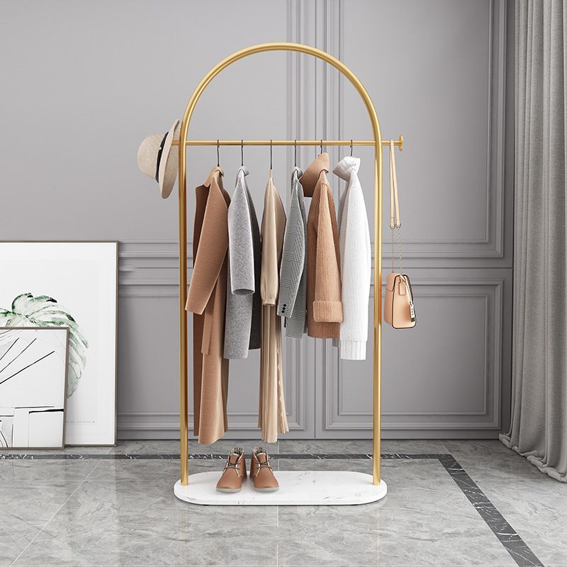 Industriële zaal staat vrij staan ​​met metalen kaderrek van de rail