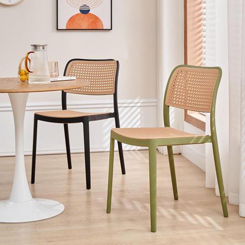 Sedia laterale da pranzo in plastica da pranzo da pranzo.