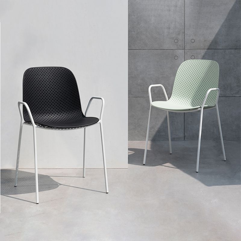 Scandinavian Style Plastic Dining Armchair Solid Back Dining Single Chair Clearhalo ' kitchen&dining_furn' 'Dining Chairs' 'Dining Tables & Seating' 'dining_chair' 'furn' 'furn_dining_chair' 'Furniture' 'furniture_dining_chair' 'Kitchen & Dining Furniture' 'kitchen' 1200x1200_b6891432-2d31-46a1-9581-b88c51078683
