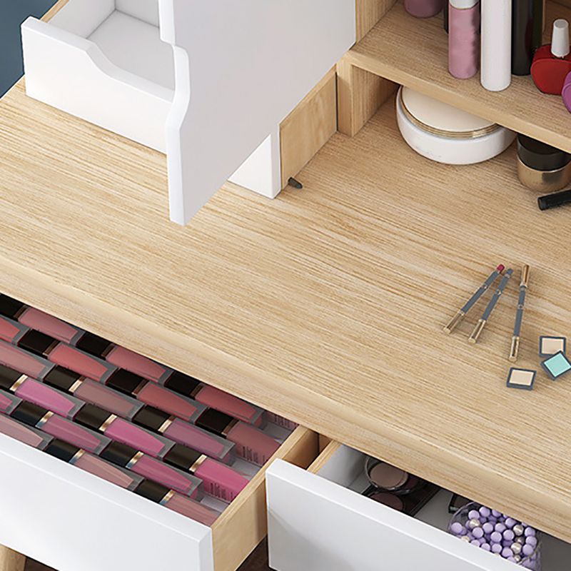 Skandinavischer Waschtisch mit Schubladen und Regalen und Spiegeln