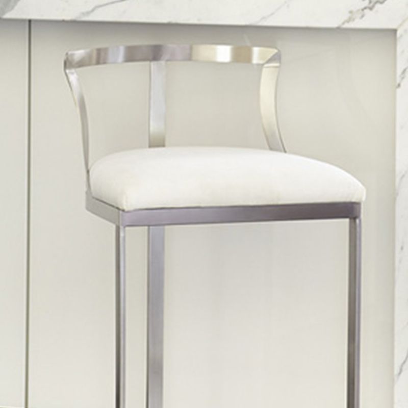 Sgabello imbottito in tessuto da baramello in metallo glam in finitura opaca per interno