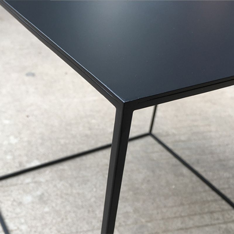 Mesa de mesa de hierro de 15.7 pulgadas de ancho marco cuadrado cuadrado de mesa lateral simple