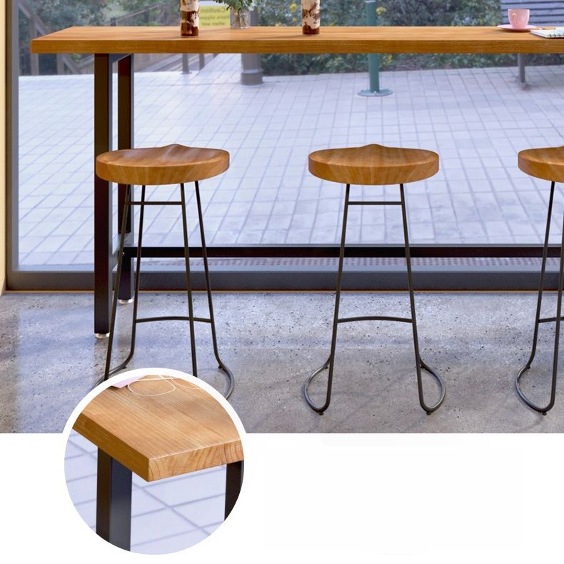 Schwarzer Bartisch mit Bockgestell aus Metall, industrieller, rechteckiger Bartisch
