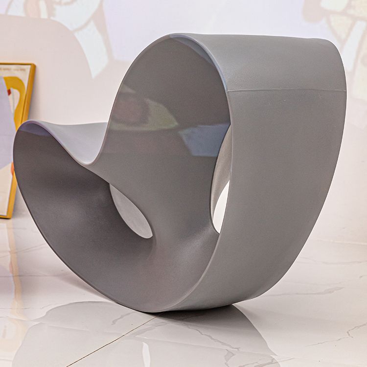 Moderna silla de silla de balancín de plástico reciclado resistente a la mancha para sala de estar