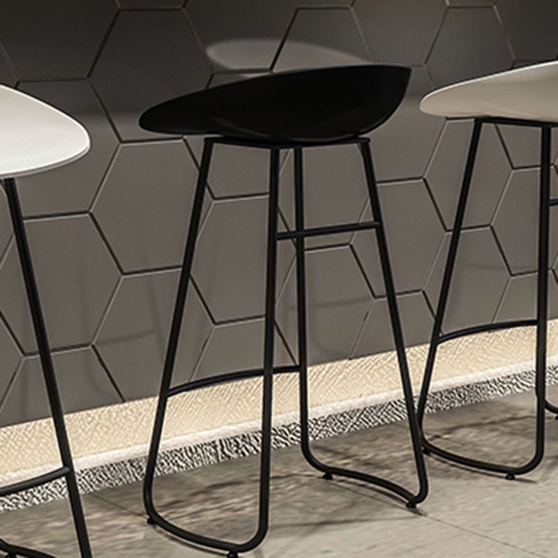 Tabouret de comptoir sans arme de dos moderne tabouret de fer avec siège en acrylique et pédale pour café