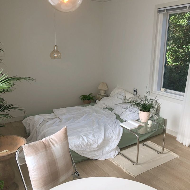 Contemporary Sled Glass Metal Side Table Rectangular Bedside End Table Clearhalo 'Coffee & Accent Tables' 'End & Side Tables' 'end_side_tables' 'furn' 'furn_end_side_tables' 'Furniture' 'Living Room Furniture' 1200x1200_b7b1f2e6-0f44-47c5-afa4-4bd6f606d991