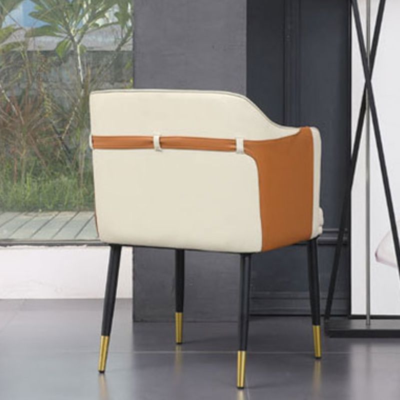 Sillas laterales de comedor de cuero de estilo escandinava