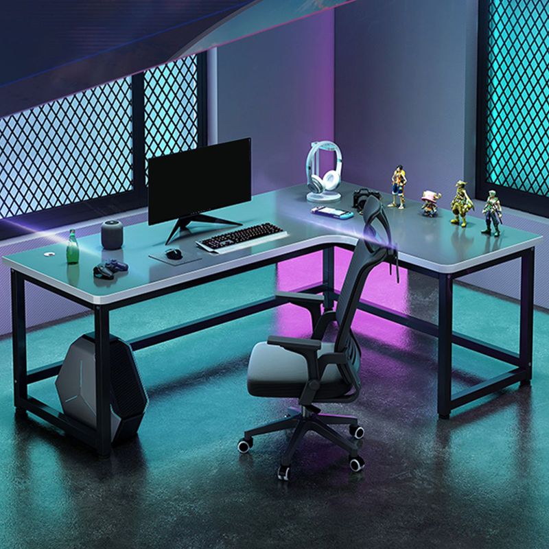 Black and Natural Gaming Desk Ergonomic Industria Wood Computer Desk L with Metal Legs Clearhalo 'furn' 'furn_office_desk' 'Furniture' 'Office Desks' 'Office Furniture' 'office_desk' 1200x1200_b7f72207-a9c2-4d6c-b388-5ffe752ff3de