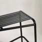 Quadratisches Industrie-Stehtisch-Set, 1/2-teiliger Thekentisch mit hohen Eisenhockern